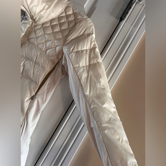 Lululemon Puffer Jacket - Picture 12 of 12